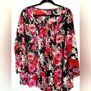 Floral blouse with flared sleeves